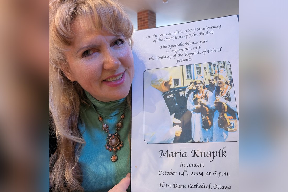 Maria Knapik, śpiewaczka operowa z Ottawy, zachowała z dzieciństwa serdeczne wspomnienia o św. Janie Pawle II. Była na tegorocznym koncercie ku czci papieża w Ottawie — na scenie występowała w poprzednich latach, w tym podczas inauguracyjnej edycji w 2006 roku.